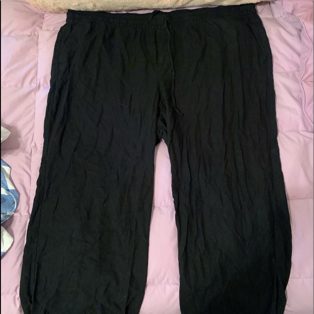 Super cute, just wrinkled in the pic. Black pants